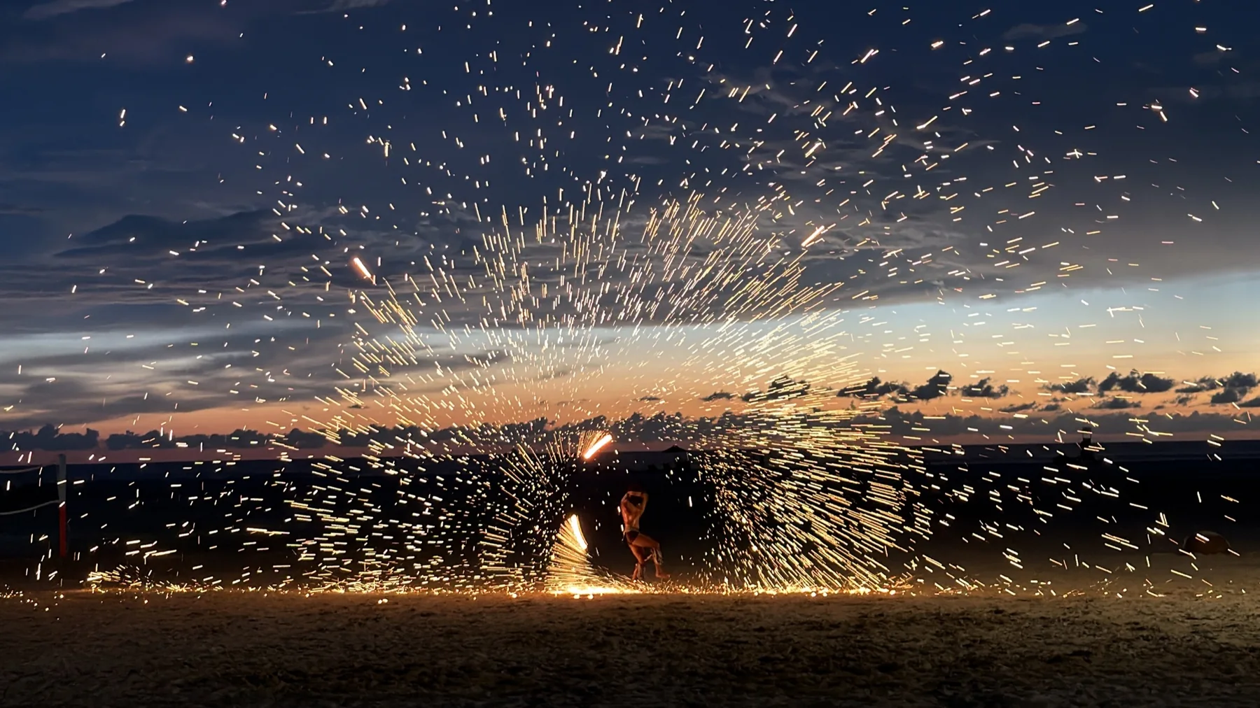 海边夜色中的火星